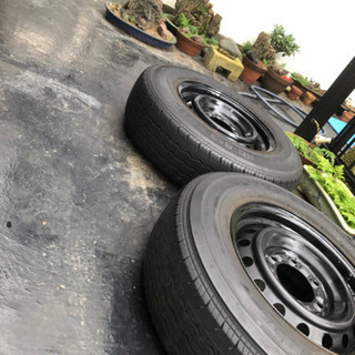 ハイエース純正タイヤ　4本