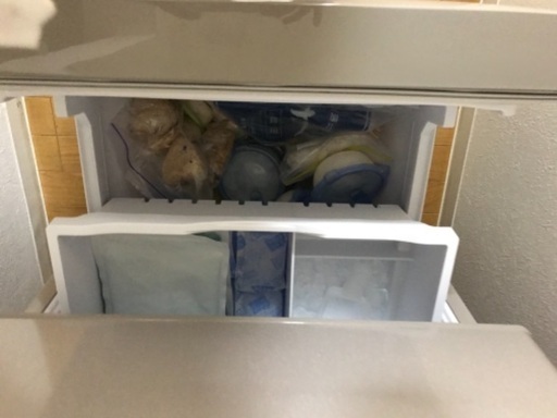 3ドアスリム型冷凍冷蔵庫