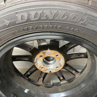 スタッドレスタイヤ.ホイール売ります