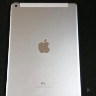 iPad第5世代 中古 液晶きれい 裏傷あり