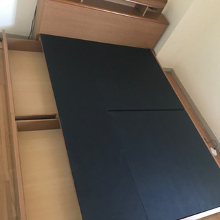 ダブルベッド(フレームのみ) 220cm(長)×145cm(幅)×85cm(ヘッド部高)・26cm(足