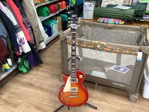 Burnyのレフティモデルのギターです!!