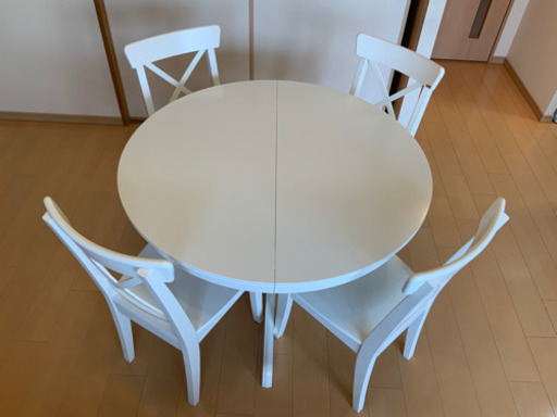 IKEAダイニングセット定価72950円　椅子4脚と伸長式丸テーブル　白系