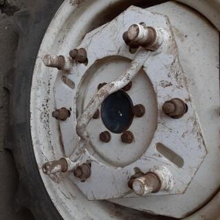 値下げしますよ。農業　田んぼ　トラクター用　車輪　ブラケット無し　日本人の方のみでお願いします。