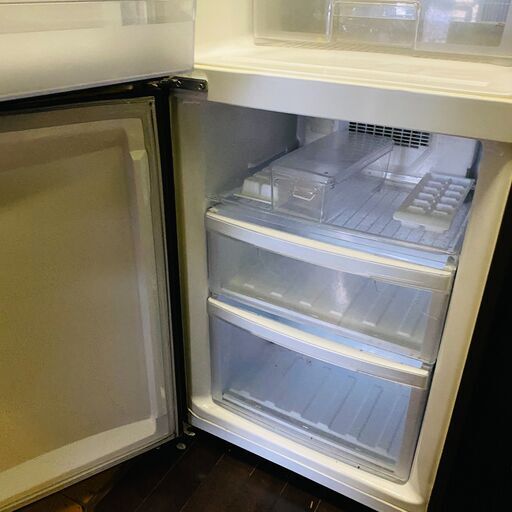☆木目調のオシャレな冷凍冷蔵庫256L☆