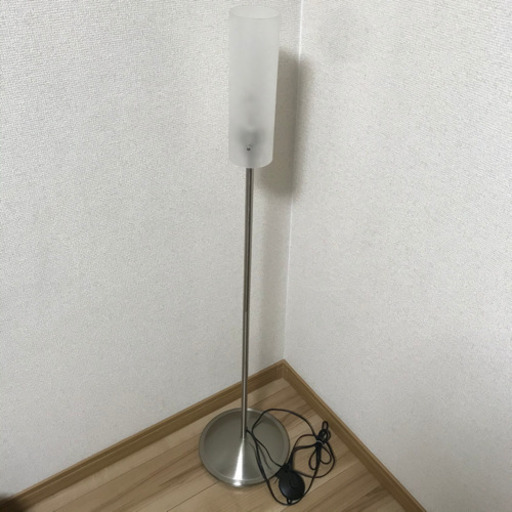 ニトリ ロフトベッド下にぴったりフロアランプ コーラルelt bw 高さ110cmに変えてます 間接照明 Kamikura 東高円寺の 照明器具の中古あげます 譲ります ジモティーで不用品の処分