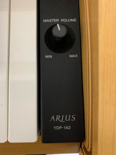 電子ピアノ　YAMAHA ARIUS YDP-142