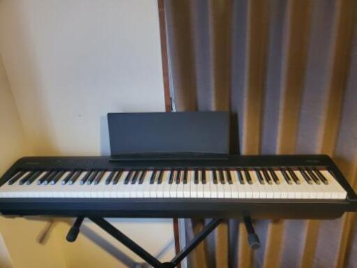 電子ピアノ　Roland FP30(ペダル、専用バックあり)