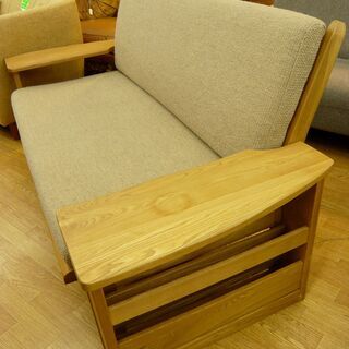 木製フレームのベージュ2人掛けソファ 木製フレーム 2人掛けソファ ベージュ 幅174㎝ ワイドアームソファ 肘下に