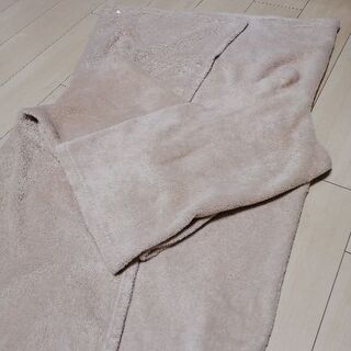 不思議な形の『マイクロファイバー着る毛布』【直接受渡しのみ】