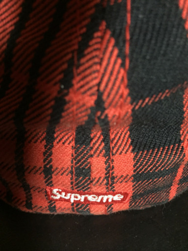 supremeとニューエラのキャップ