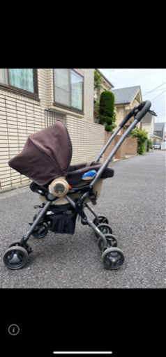 チャイルドシートにもなるCombi ベビーカー