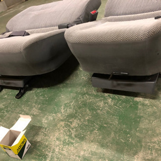 ハイエース ワゴン レジアス セカンドシート 回転式