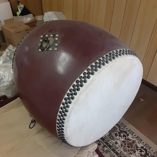 ♬　ヤフオクで終了・・大太鼓　保管品　バチ付　台座付
