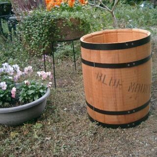 インテリア用　木製の樽　　ディスプレイ　装飾