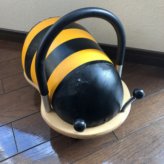 ミツバチ　乗り物🐝