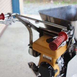 カワサキ　FS10　肥料散布機　茶園用