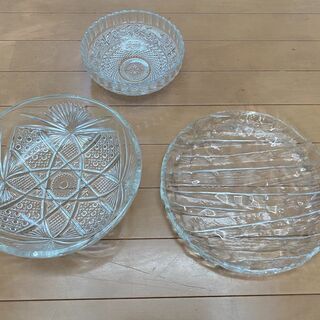 普段の料理が豪華に！ガラス製デザイン皿3枚（大きな浅い皿、大きな...