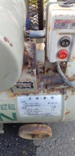 大幅値下げしました。昭和レトロ、日立(トキコ)・エアーコンプレッサー