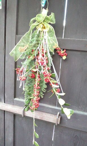 クリスマス飾り☆クリスマススワッグ 生花 ③クリスマスホーリーたっぷり上品