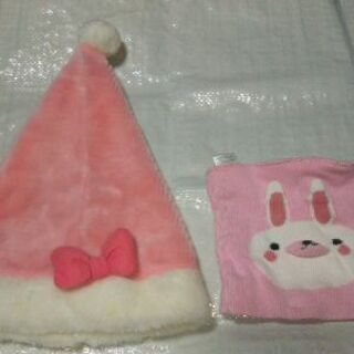 かわいいウサギの腹巻き&ピンクのサンタクロースの帽子