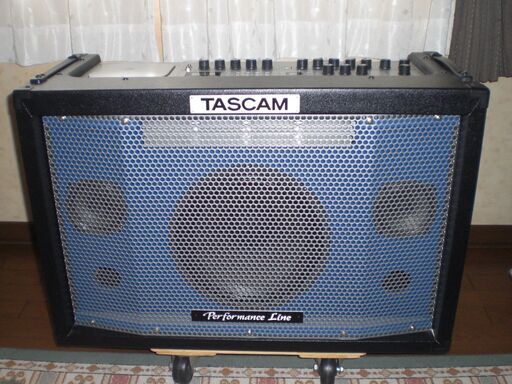 TASCAM　GA-100CDトータル100W ギターアンプ