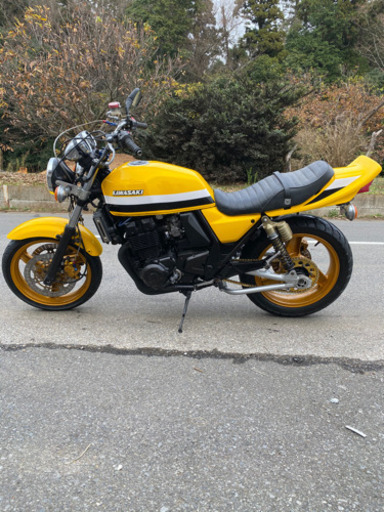 ZRX 400。
