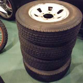 【口コミ店】ハイエース　195/80R15 107/103LT 4本 タイヤ・ホイール