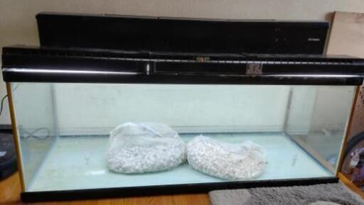 120cmガラス水槽セットです。2セットあります。