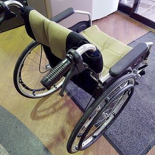 ノーパンクタイヤ車椅子KADOKURA カドクラ