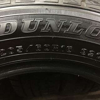 DUNLOP WINTER MAXX WM01 205/60R16 16インチ スタッドレス 4本 2016年製 ステップワゴン アクセラスポーツ等　(VTA468) クレジットカード QR決済可能