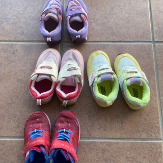 子供　幼児　女の子　靴　スニーカー　4足セット