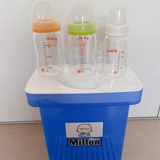 無料✩︎ ミルトン専用容器と哺乳瓶３個