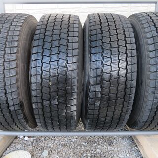 スタッドレスタイヤ 215/70R15 107/105LT 17年製造 ホイール付き 4本 