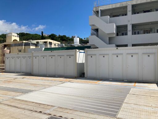 沖縄貸し倉庫　那覇市繁多川店　利用者募集中!!　月々12000円　24時間出し入れ自由!! トランクルーム　コンテナ　空調設備付き!