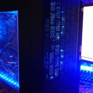 青く光る！自作ゲーミングPC！新品SSDでサクサクです！