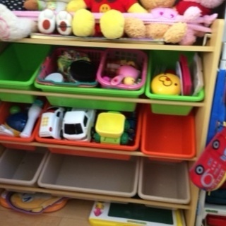 おもちゃの収納に便利な棚