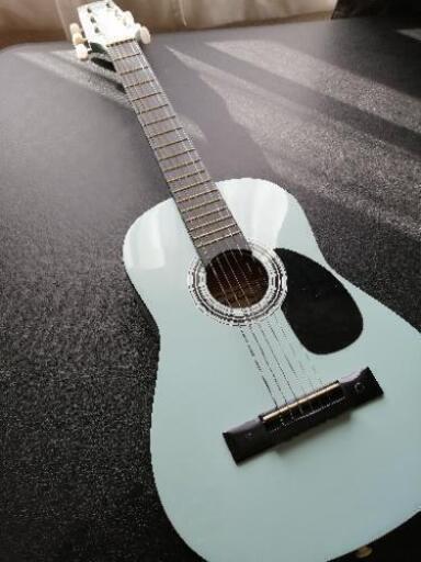 【☆お客様と取引が決まりました☆】アコースティックギター、ミニサイズ〉〈ギターを始めようとしてる方〉〈手が小さい人用の楽器〉〈ウクレレ以上アコースティックギター未満の中間サイズ〉