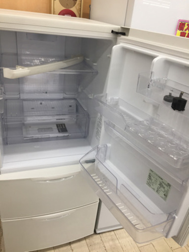 12/21 定価¥55,300  AQUA 264L冷蔵庫   2013年  AQR-261B  取り扱い説明書付きで安心  上部天面は耐熱樹脂を採用 12/21 定価¥55,300 AQUA 264L冷蔵庫 2013年 AQR-261B 取り扱い説明書