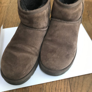 【ネット決済】UGGムートンブーツ　クラシックミニ　24センチ　こげ茶