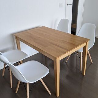 【ネット決済】テーブルと椅子4脚