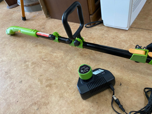 コードレス伸縮植木バリカン・充電式刈払機・庭木の手入れ マジックトリマー リサイクルショップ宮崎