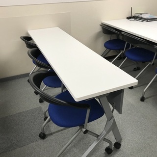 会議用スタッキングテーブル、椅子