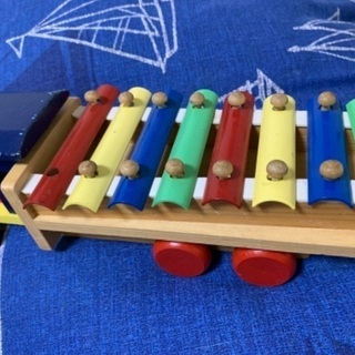おもちゃの鉄琴　トラック型
