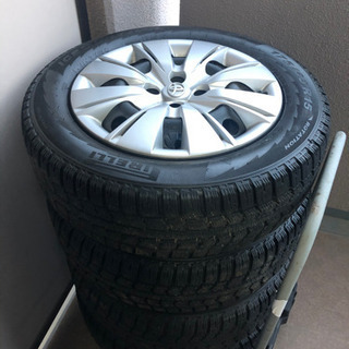 ヴィッツ　純正ホイールキャップ付きスタッドレスタイヤ