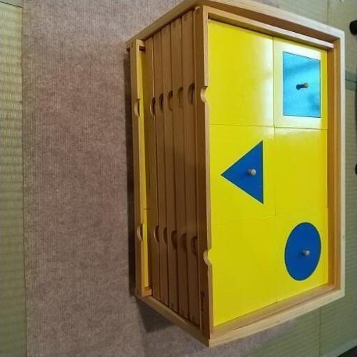 モンテッソーリ 教具 幾何たんす＋提示盆＋幾何図形カード（幾何たんす用）\n\n セット
