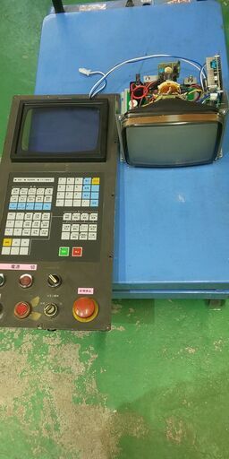 工作機械用CRTモニター・操作パネル。 工作機械用CRTモニター・操作パネル。
