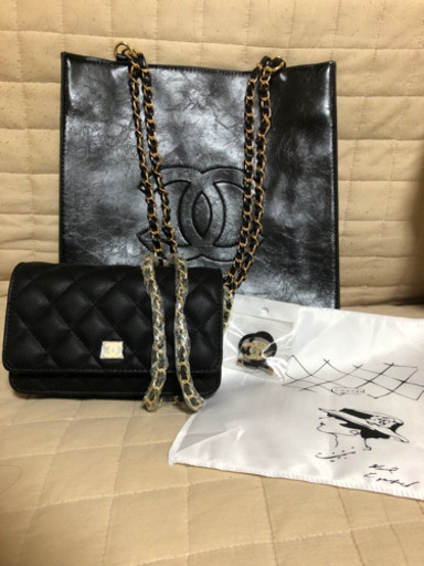 シャネルノベルティショルダーバッグとヘアゴム、財布