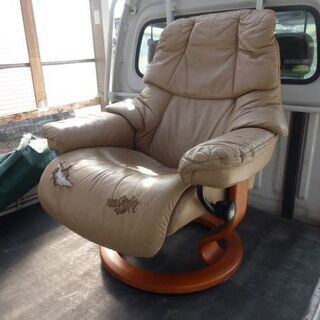 エコーネス　ＥＫＯＲＮＥＳ　高級　スウェーデン製リクライニングチェア　本革
