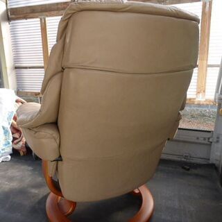 エコーネス　ＥＫＯＲＮＥＳ　高級　スウェーデン製リクライニングチェア　本革